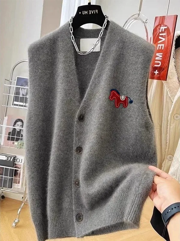 

Large Size Knitted V-Ne Cardigan Vest Embroidered Design Casual Loose Fit Men's Sweater Warmth Comfortable Polyester