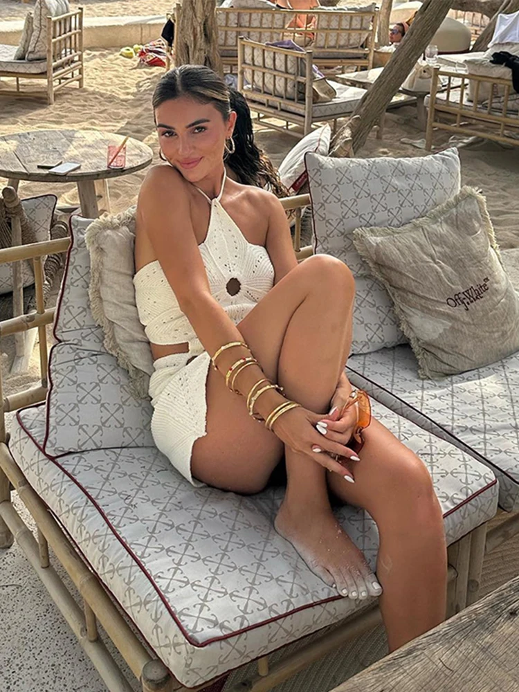 เดรสเข้ารูปของผู้หญิงมินิชุดเดรสว่ายน้ำแบบถักเปิดหลังเซ็กซี่ชุดกระโปรงสั้นเสื้อผ้ากุลสตรีมีรู