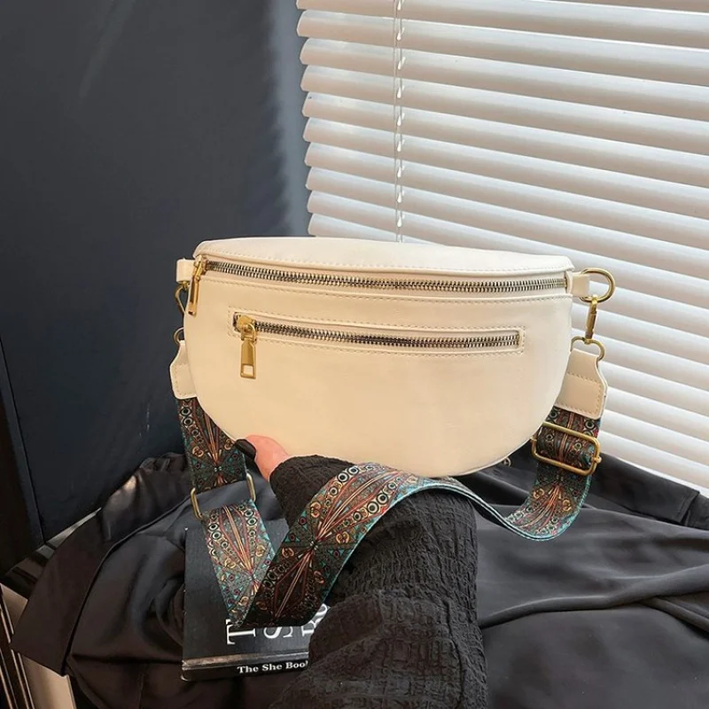 

Женская сумка Artisan с цветочной вышивкой и замысловатой нитью, работающая на роскошной кожаной основе