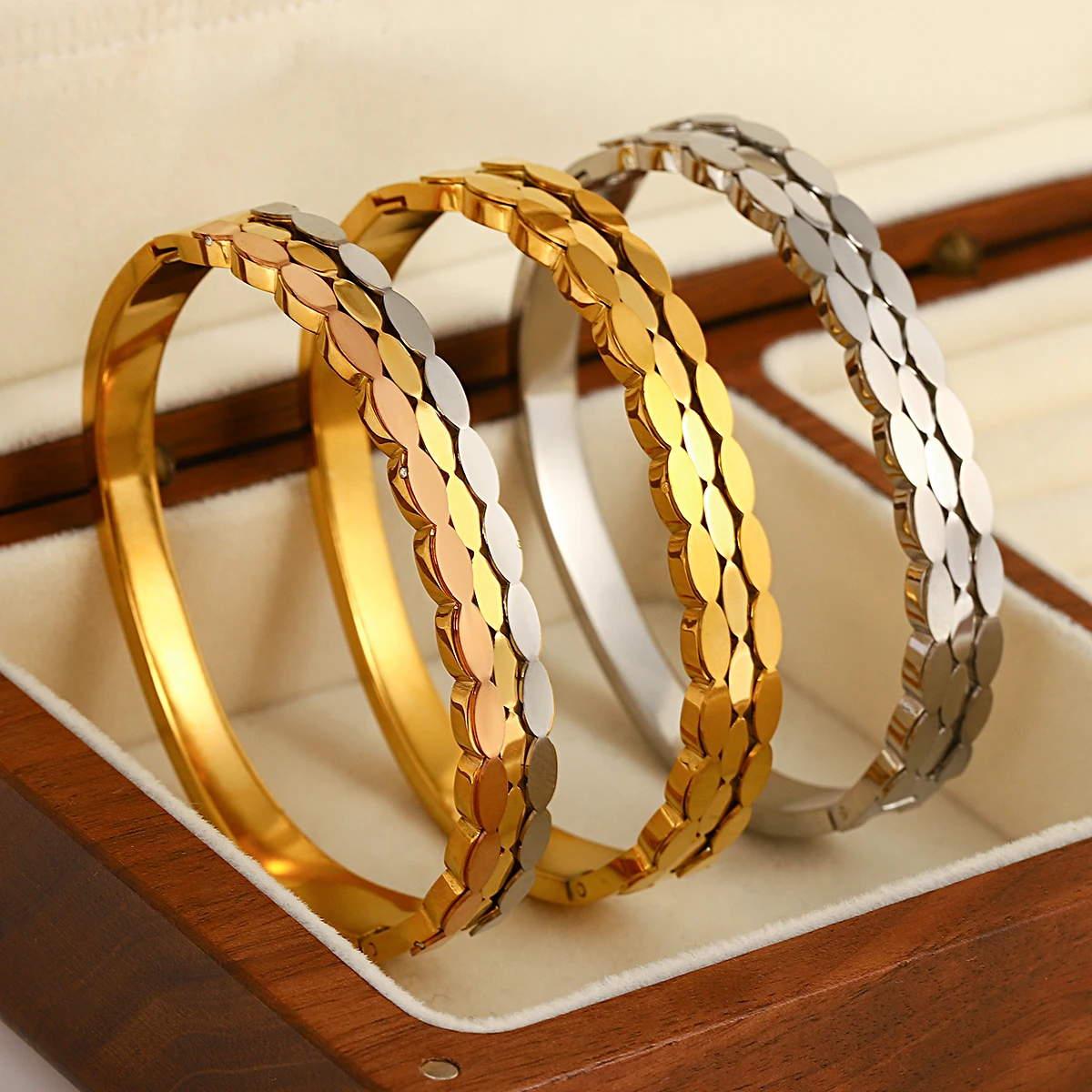 Greatera Stainless Steel Tricolor Oval Bangles Bracelets for Women Gold Plated Metal Geometric Bangle Minimalist Jewelry 2023