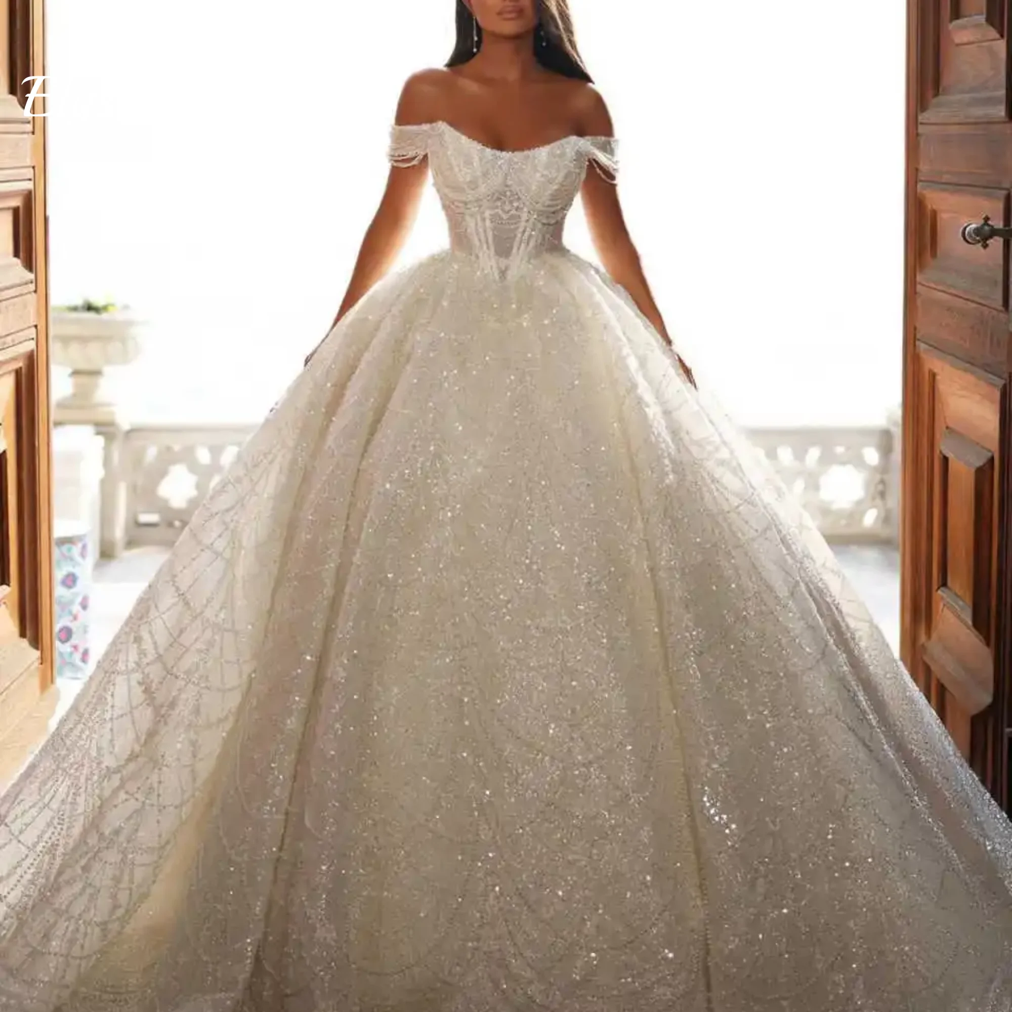 ชุดแต่งงานแบบบอลกาวน์สั่งตัดพิเศษ แบบเปิดไหล่ ไม่มีแขน ประดับเลื่อมและลูกปัด พร้อมชายกระโปรงยาว