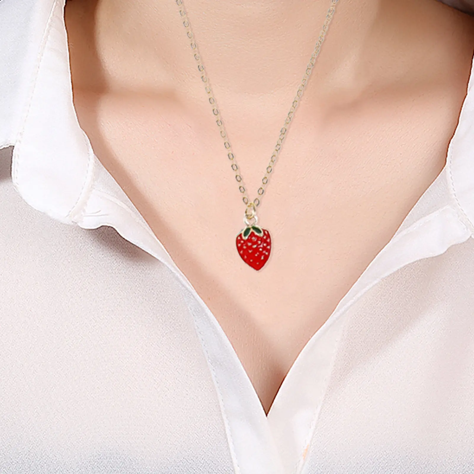 1Pcs Creative Strawberry Necklace Alloy Pendant Smooth Edges Long-Lasting Girls Jewelry Charming Neck Chain for Women Festival