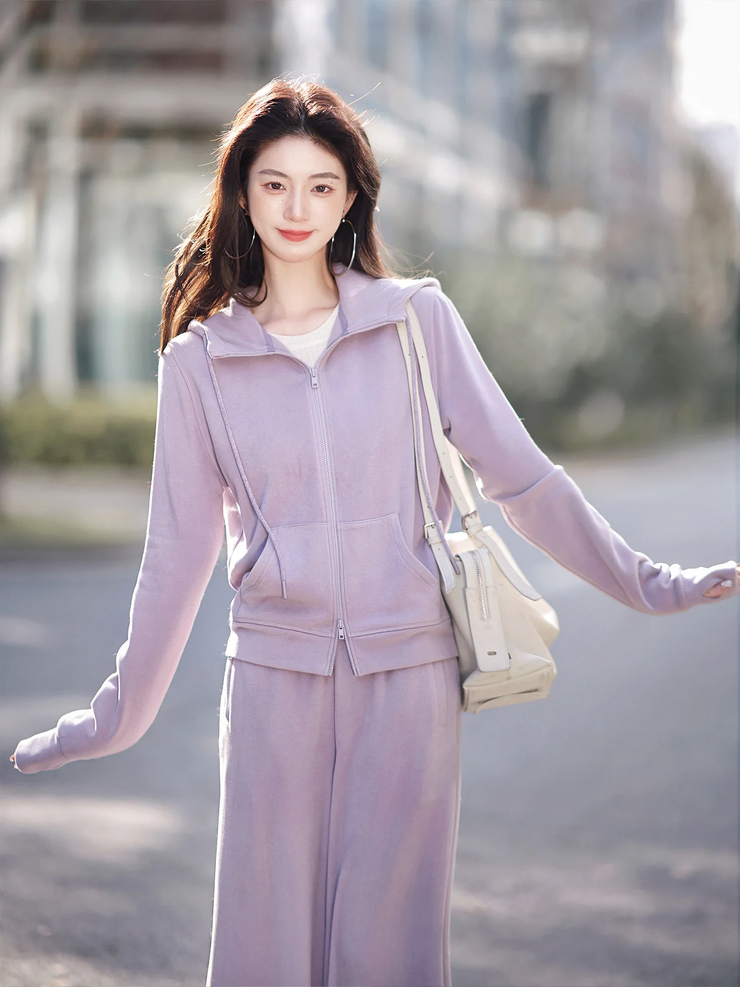 

Comfortable Hooded Dstring Sweatirt Set with Acetate Wool Lyocell Material by Zhao Daxi for Women Long Sve Zipper Design