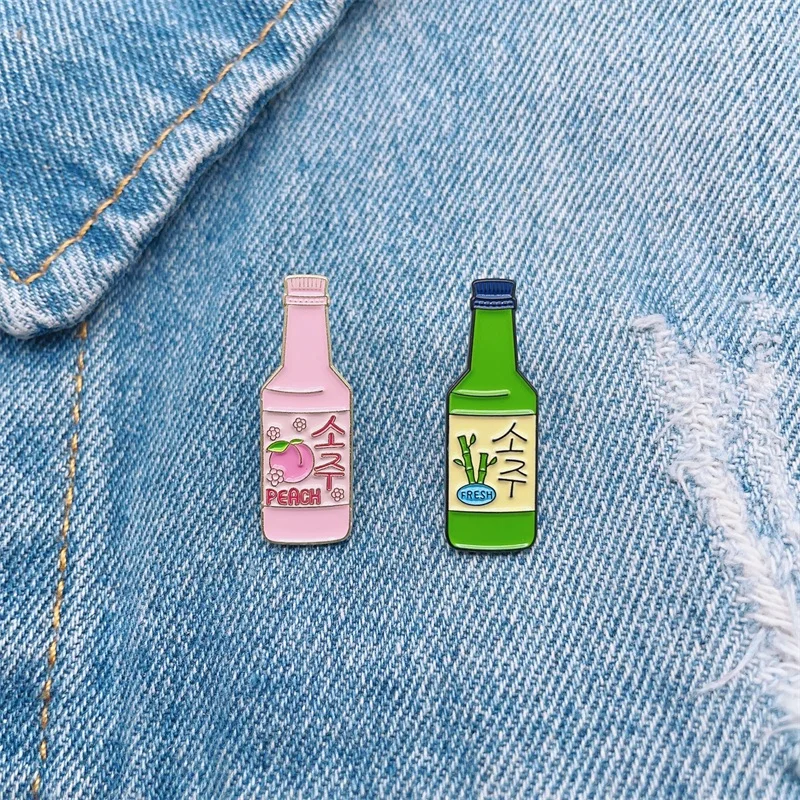 Creative Pink Fruit Peach Drink Enamel Brooch Green Bottle Beer Alloy Pins Badge Fashion Funny Jewelry Gift For Friends