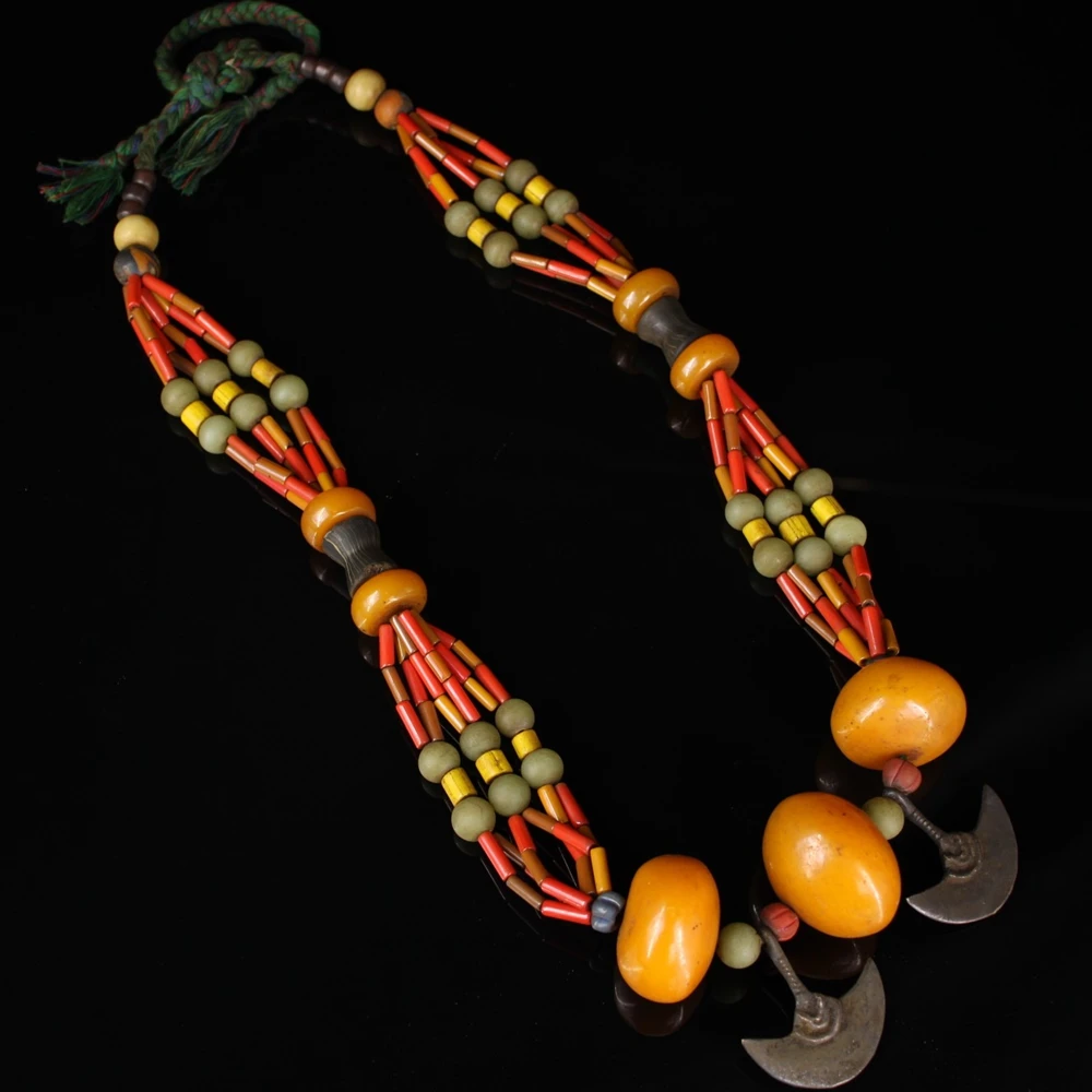 

Vintage Amulet Home Ornament Tibetan Hanging Beeswax Bead Bohemia Style Wear Chain Ward Off Evil Mascot