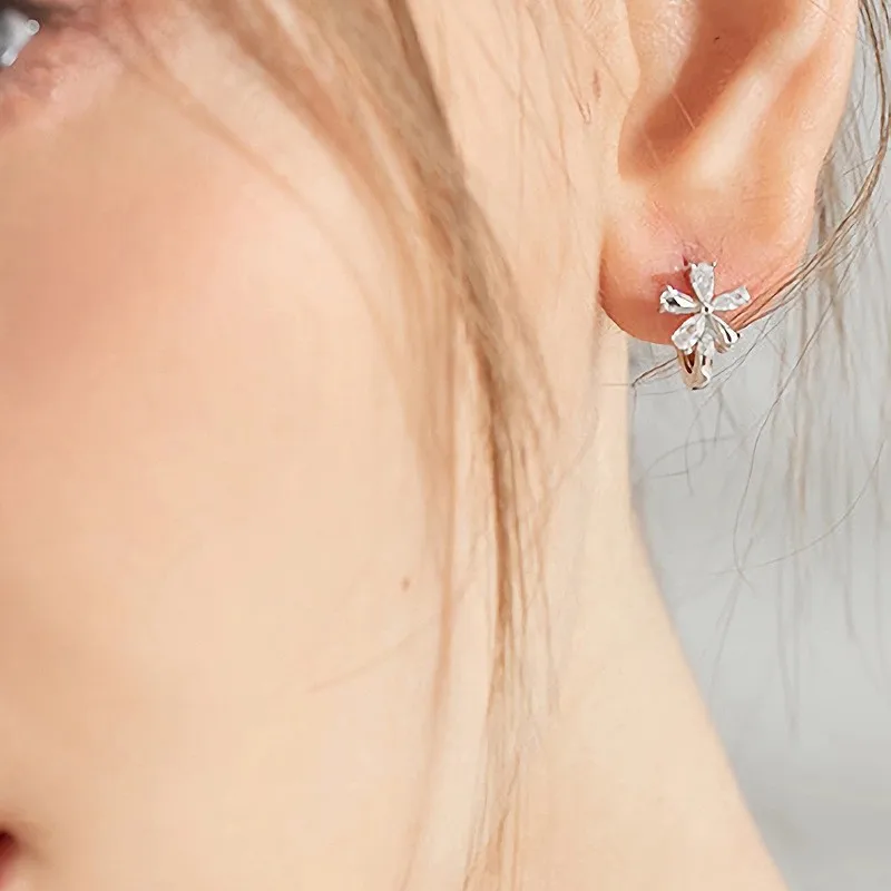 VOQ Elegant Zircon Flower Earbuckle Fresh Elegant Small Flower Earrings Fashion Women Earrings