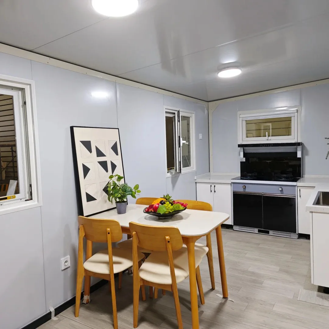 Customized 20Ft Bedrooms Luxury Expandable Prefabricated Container Home Solar Powered Waterproof Eco-Friendly Bathroom