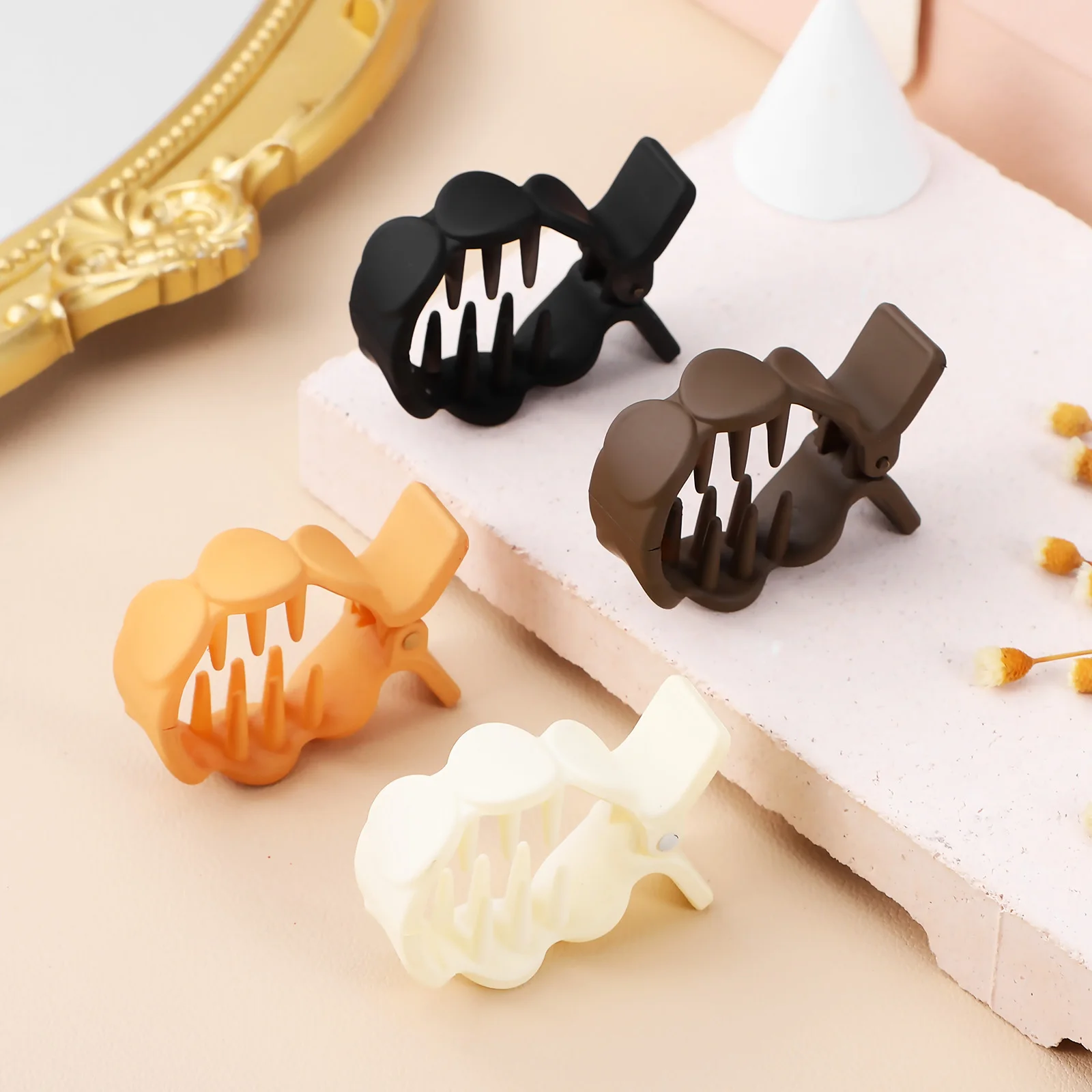 

8pcs High Ponytail Claw Clips Small Accessories Various Colors Strong Hold Resin Material Thick Hair Styling Everyday Wear