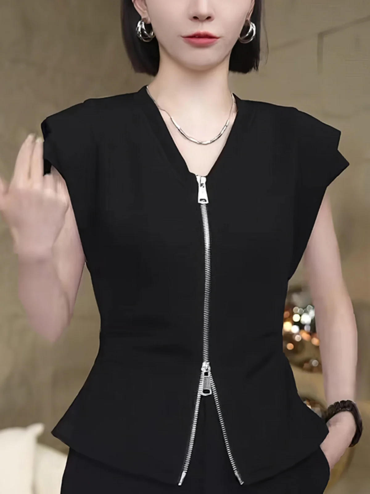 

Летняя коллекция 2025: Модная корейская футболка Slim Fit с коротким рукавом, легкий люкс, элегантный дизайн для повседневной носки