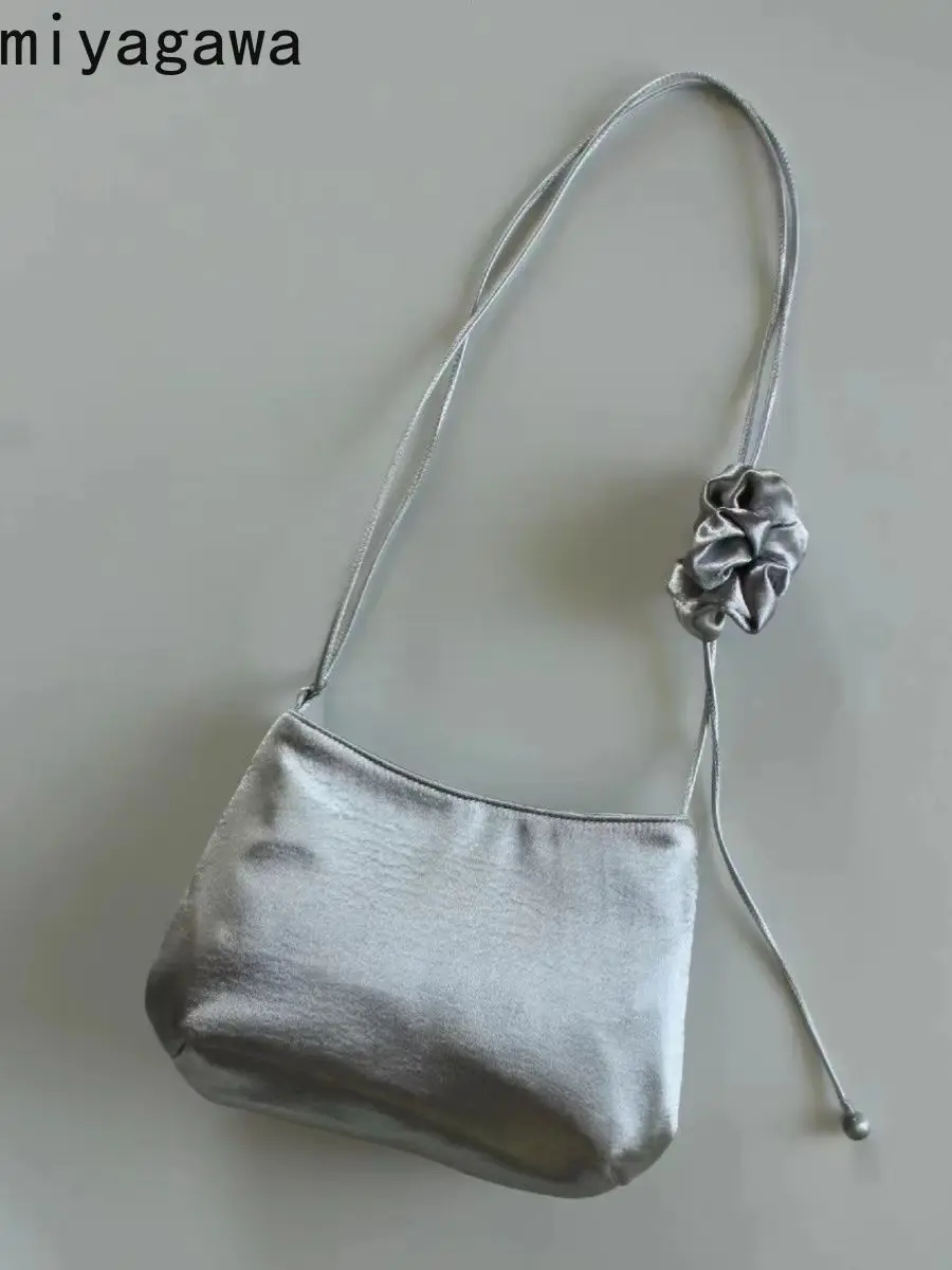 Borsa a secchiello in raso argento Miyagawa per donna 2024 nuova moda coreana nicchia pendolarismo semplici borse a tracolla a spalla singola