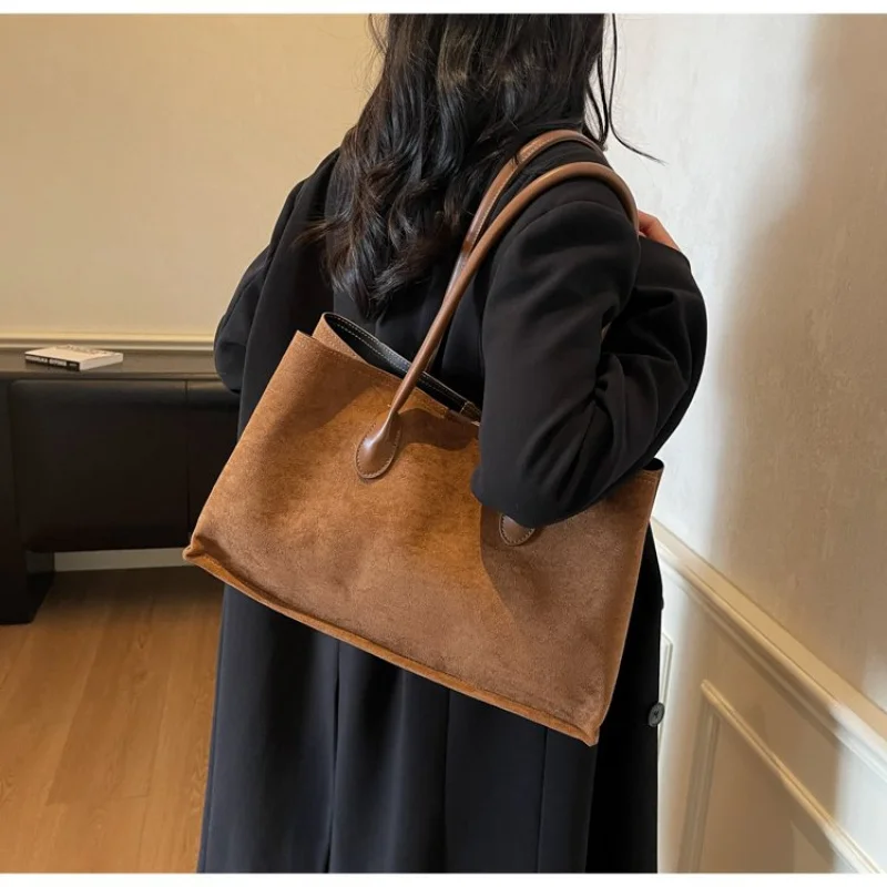 

Superior Women's Messenger Bag Made Of Faux Leather Featuring Paris Elegant Vintage Spacious Soft Daily Refined Look​