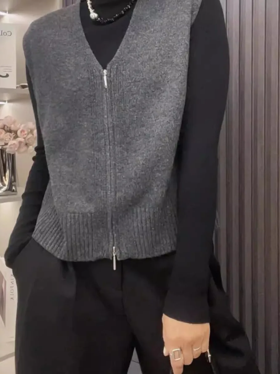 Stylish Knitted Sweater Vest Women's Fashionable Outerwear Spring Autumn V-neck Regular Length Medium Warmth Index Zipper
