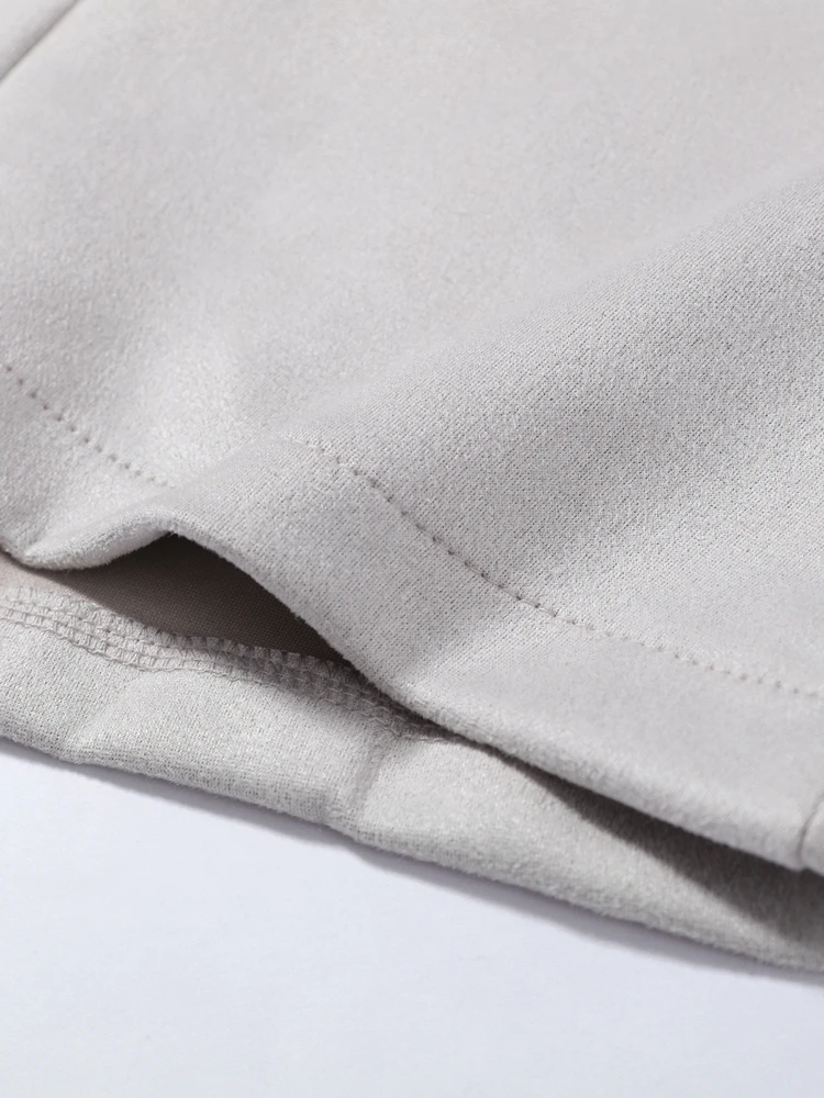Ausgeschnittenes T-Shirt mit Buchstabenprint für Damen, Streetwear-Stil mit Stehkragen, Einreihig, Tailliertes Oberteil, Frühlings-Neuheit für Club und Party – Detail 10