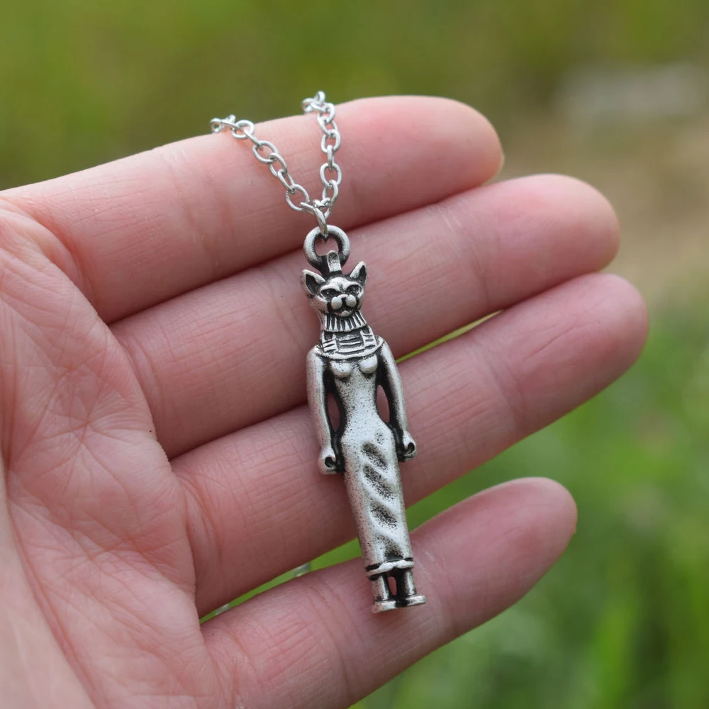 Collar de cuerda con colgante de gato de peltre, dios egipcio antiguo, Bastet