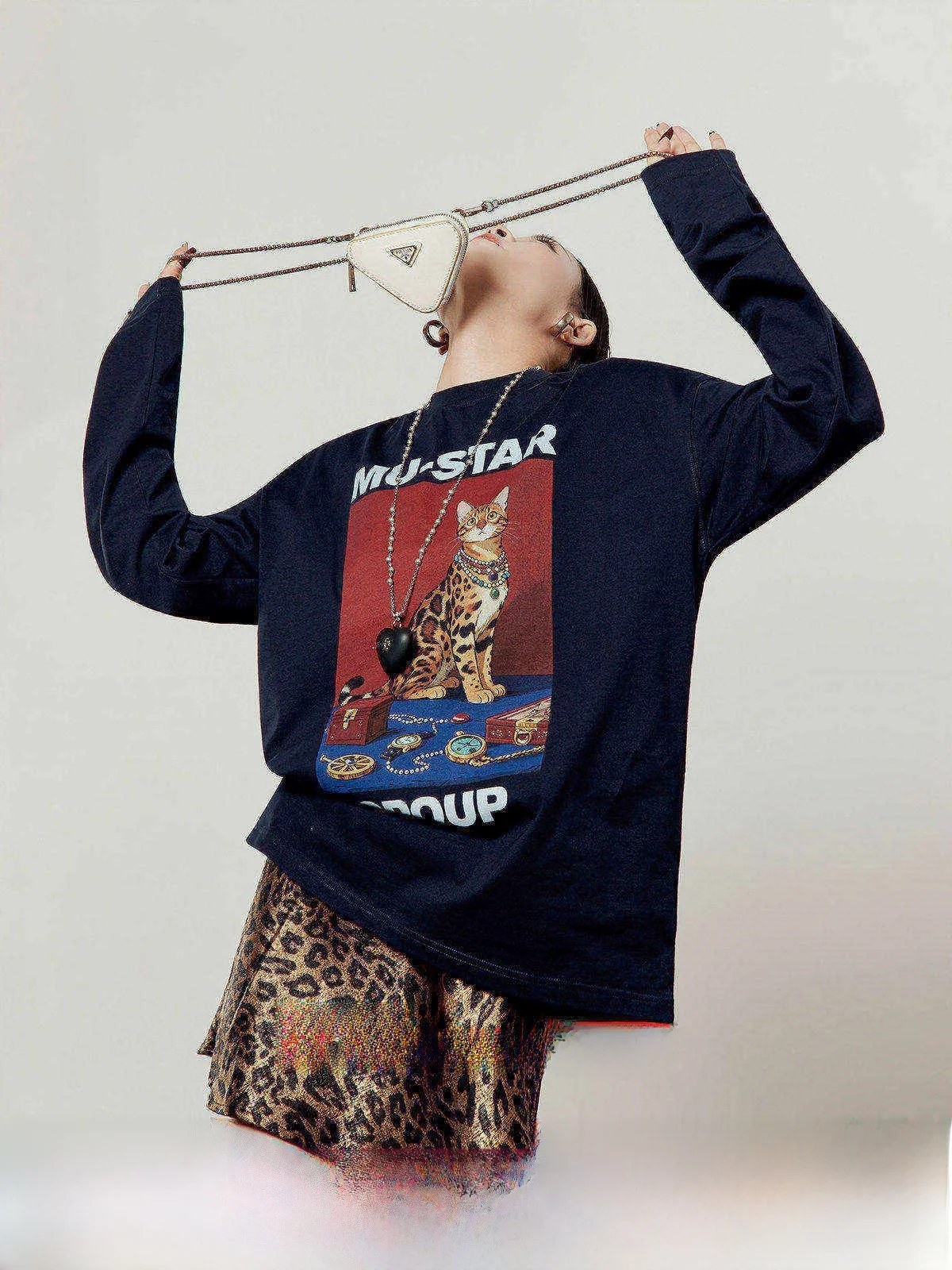 

Naval Blue Leopard Print T-Shirt Women's Loose Fit Long Sleeve Vintage Style Top by Zhou Li Wu 2026 Spring New Arrival