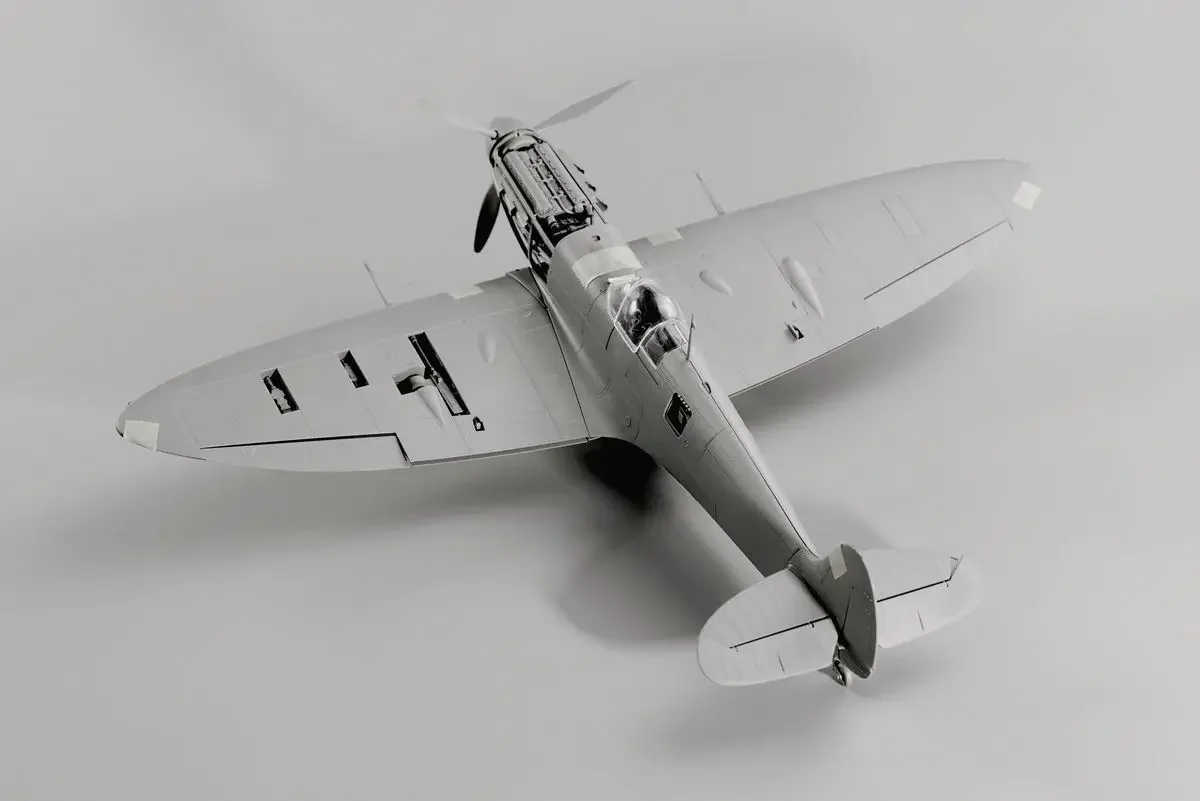 BORDER BF-004 1/35 Spitfire MK.Vb W/interior - Scale Model Kit