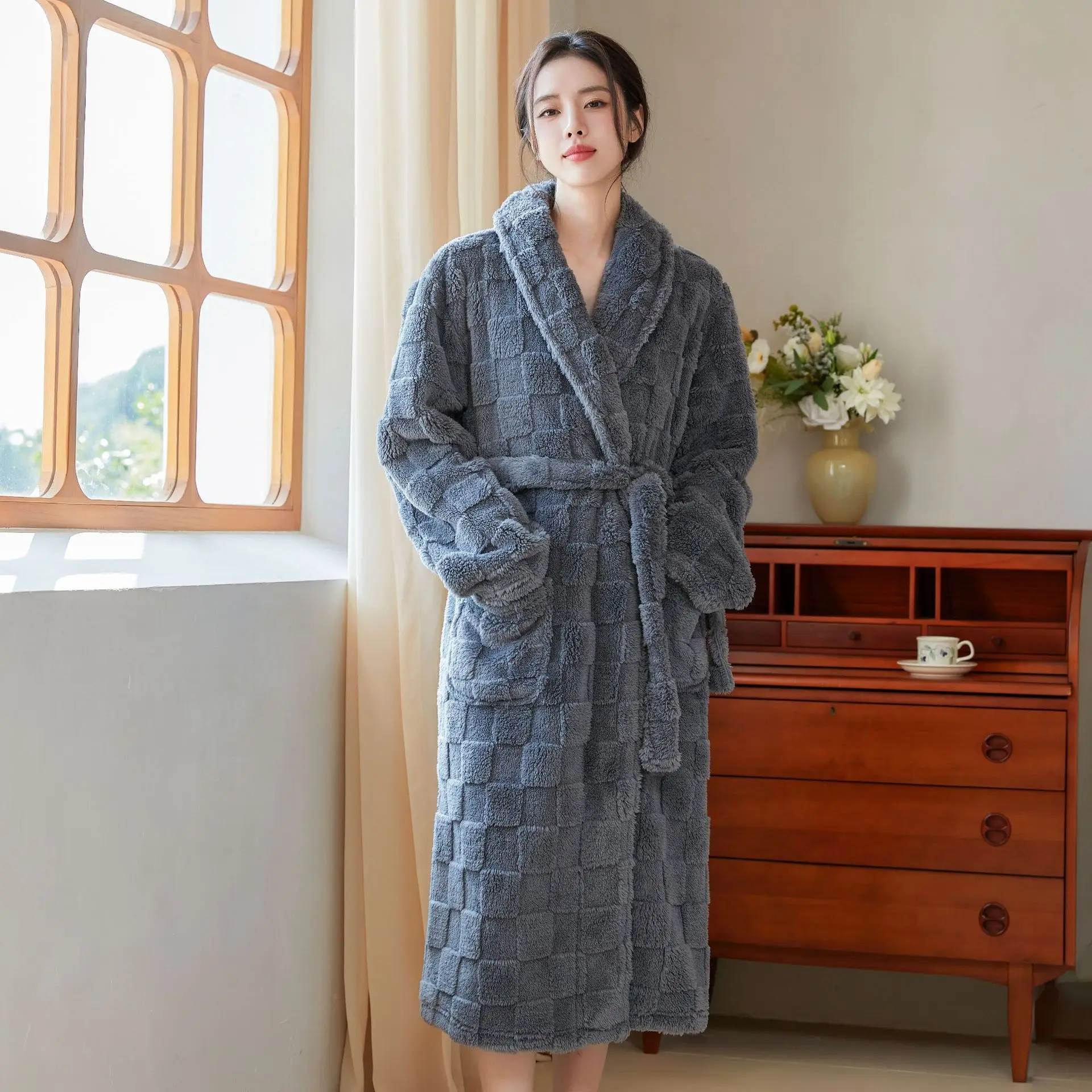 Night Dress Women Bathrobe Flannel Robe Women's Winter Lengthened Coralline Plush Shawl Bathrobe Long Sleeved Warm Bath Robe Men