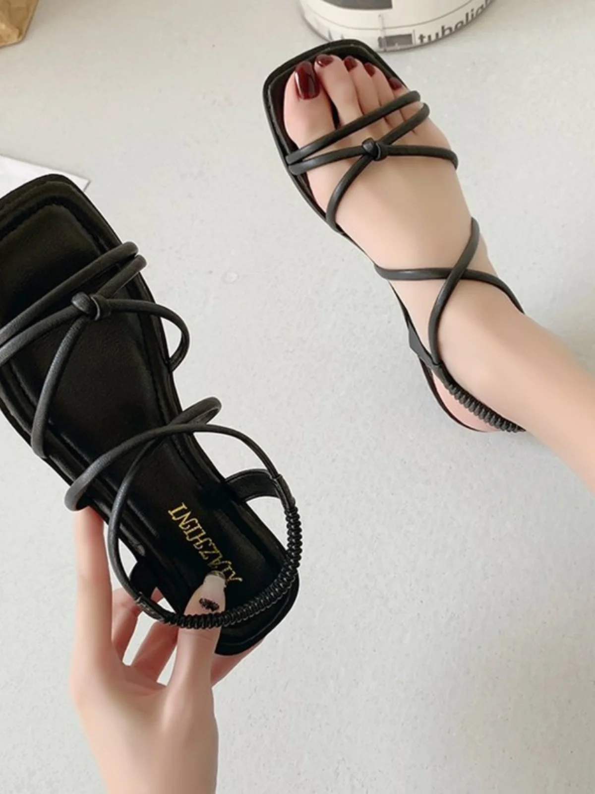 Roman Sandals Women Flat Bottom Fairy Style Summer New Soft Bottom Cross Thin Strap Beach Shoes Anti-Slip Low Cut Slip-On