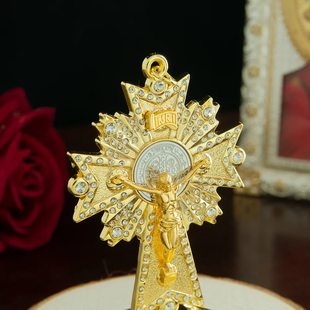 HTISOK Vergoldetes Katholisches Kirchenkreuz mit Ständer, Kirchen-, Heim- und Autodekoration, Jesus-Kruzifix, religiöses Kunsthandwerk, Geschenk – Detail 3