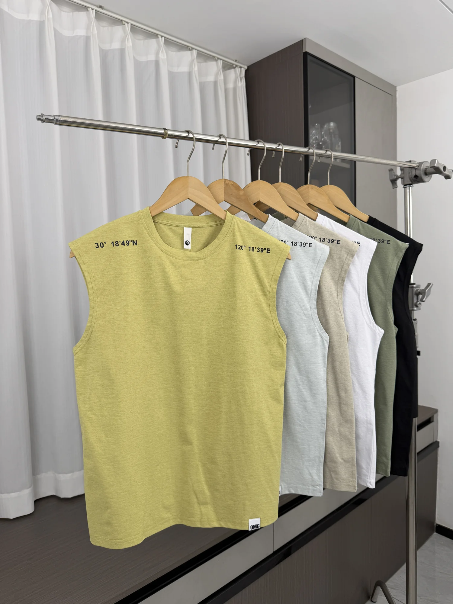 Skin-friendly Breathable Men's Running Fitness Casual Sleeveless Vest Coordinate Print Design Summer Outdoor Loose Fit T-shirt