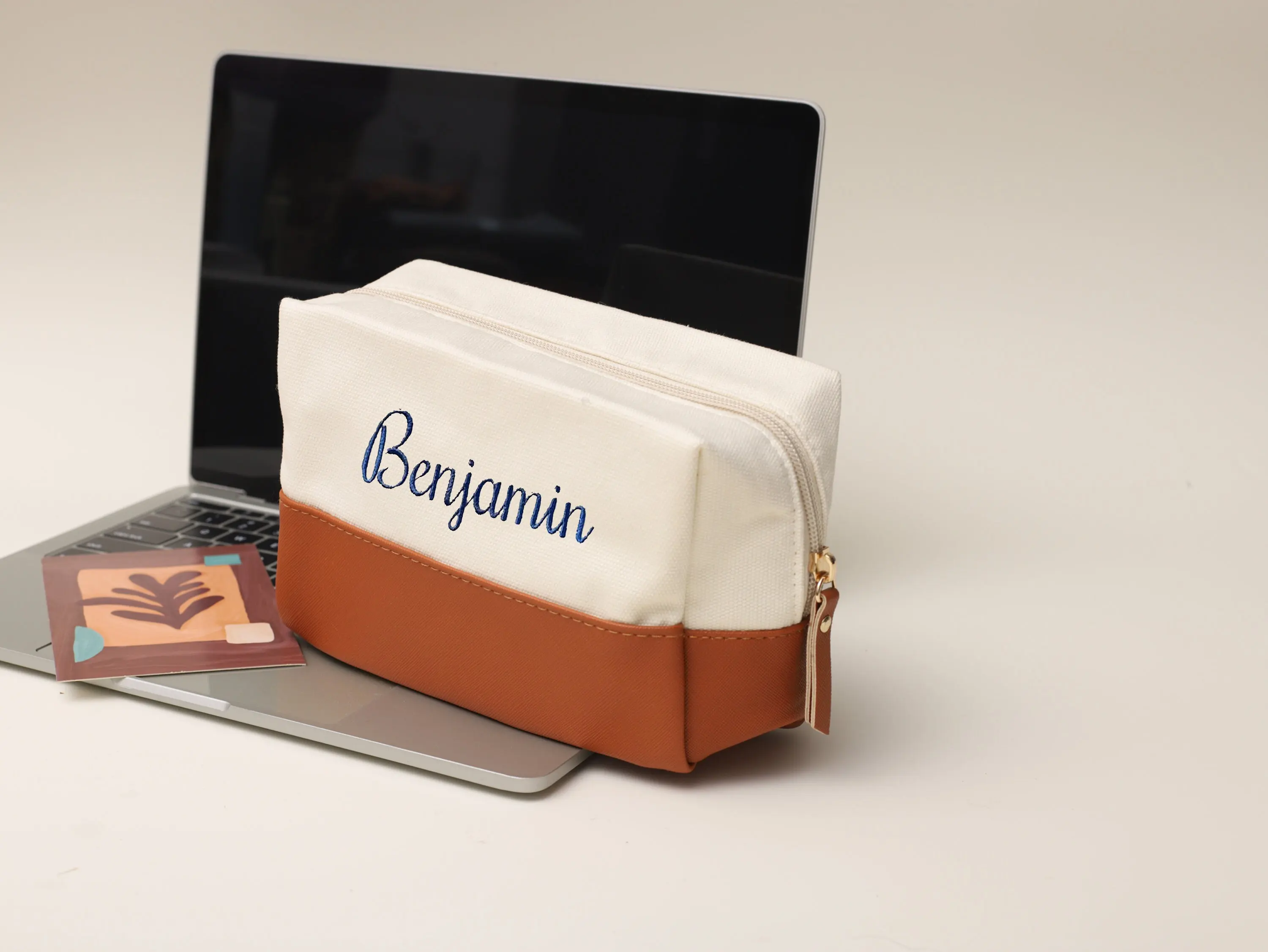 Borsa per il trucco ricamata Borsa per cosmetici con monogramma personalizzato con nome Borsa da toilette da viaggio Regalo per il suo regalo di