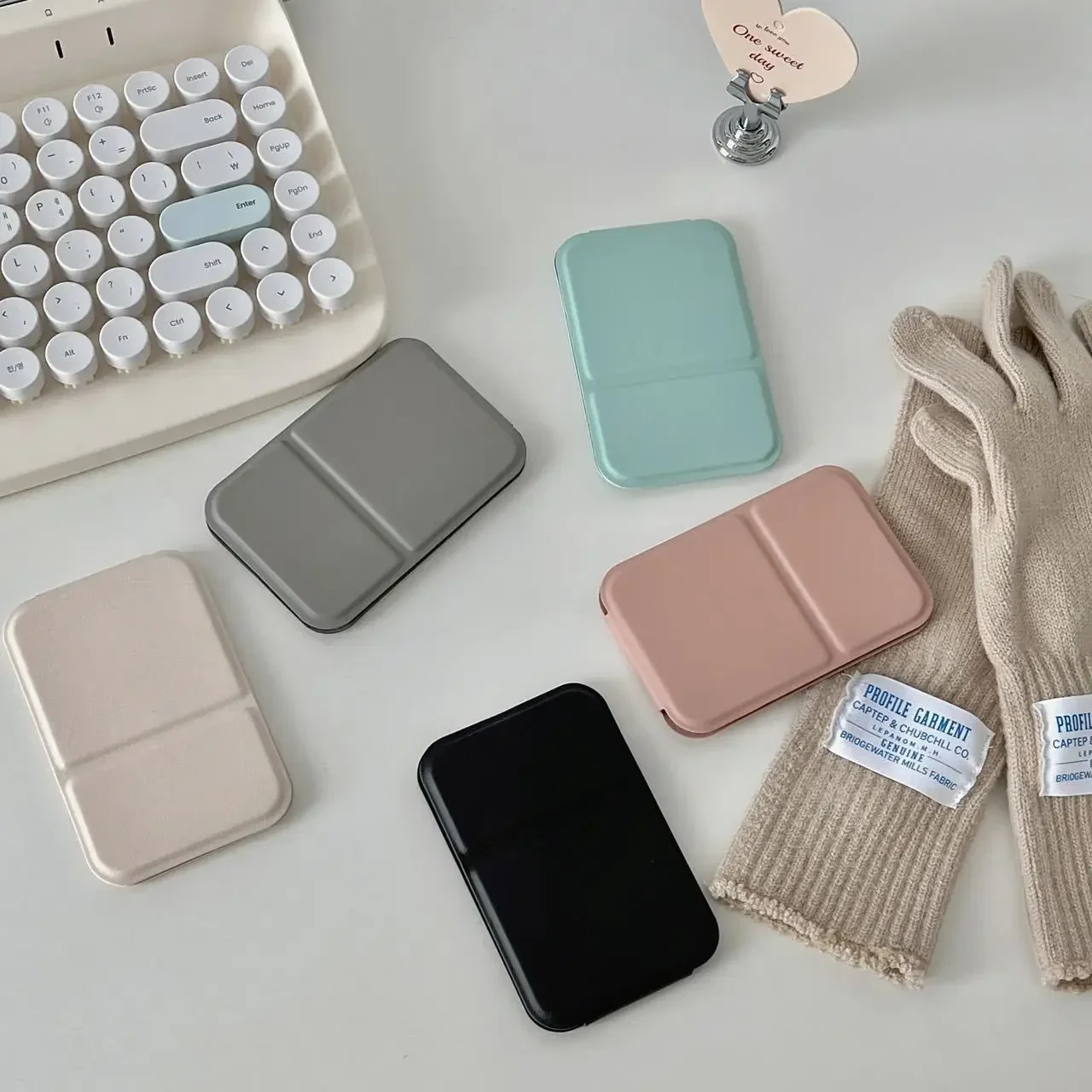 Espelho de maquiagem de mesa cor sólida couro do plutônio simples portátil espelho de maquiagem dobrável estudante compacto bonito bolso 1pcs