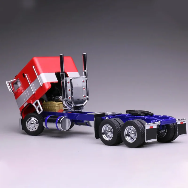 596 Model 1:64 Freightliner FLT 86 Cabover with Container Trailer