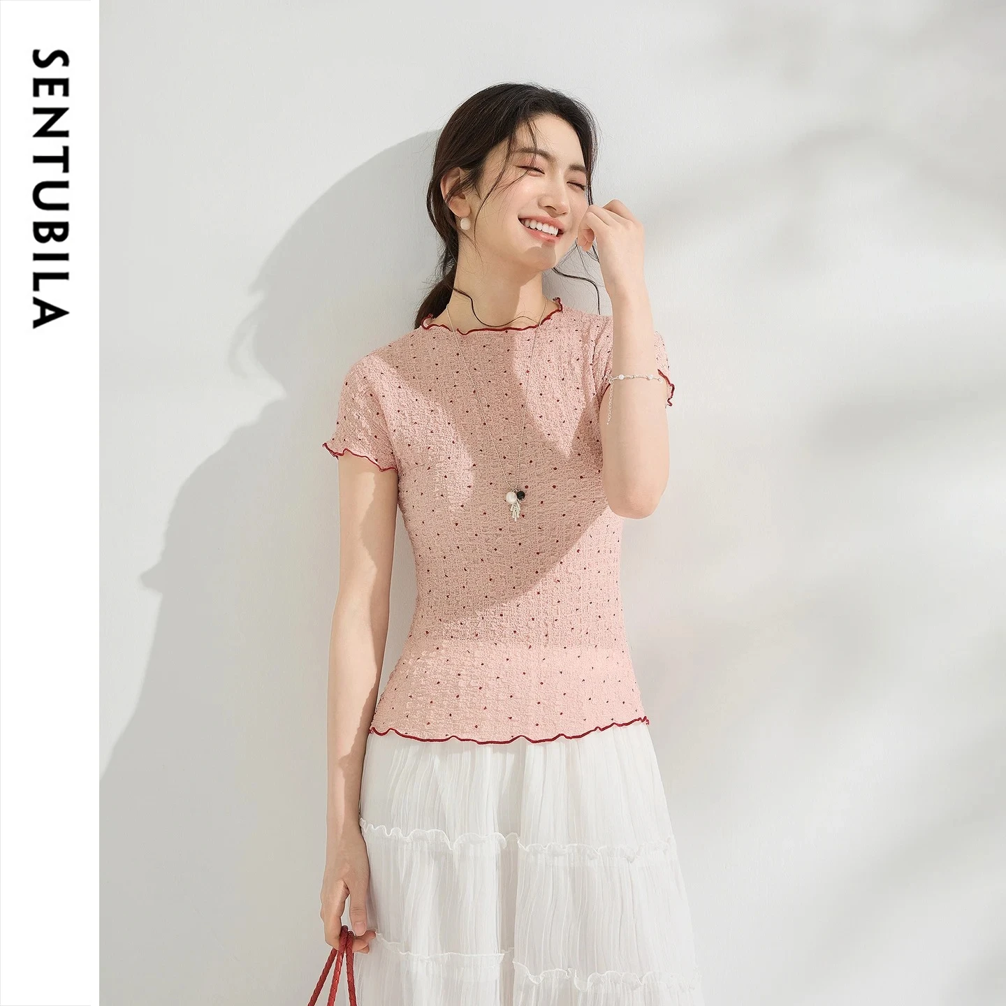 SENTUBILA Elegant Holiday Polka Dot Knit Top Women 2026 Summer Crew Neck Contrast Color Ruffle Trim Textured Slim Tee 162TK7186