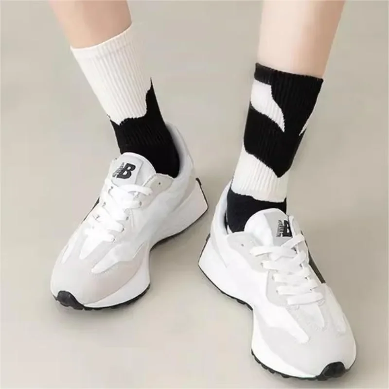 Super Beautiful Color Block Asymmetric Niche In Tube Socks Couple AB Socks Creative Fashion Trendy Cool Lovers Socks Men Women