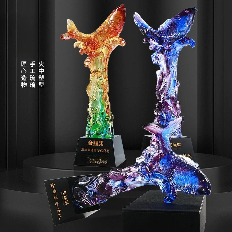 The annual meeting of the high-end glass trophy creative enterprise team commemorates the honor of outstanding employees