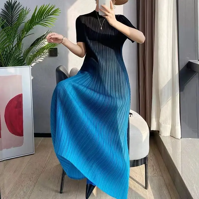 

Pleated dress, women's gradient color, medium length, slim fitting, fashionable stitching, and draped bottom long skirt