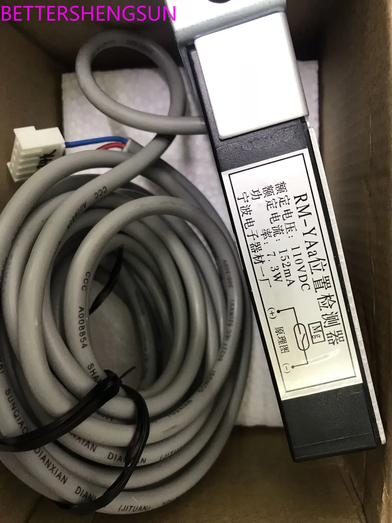 

RM-YAa position detector / elevator leveling sensor 110VDC 152mA 7.3W brand new original