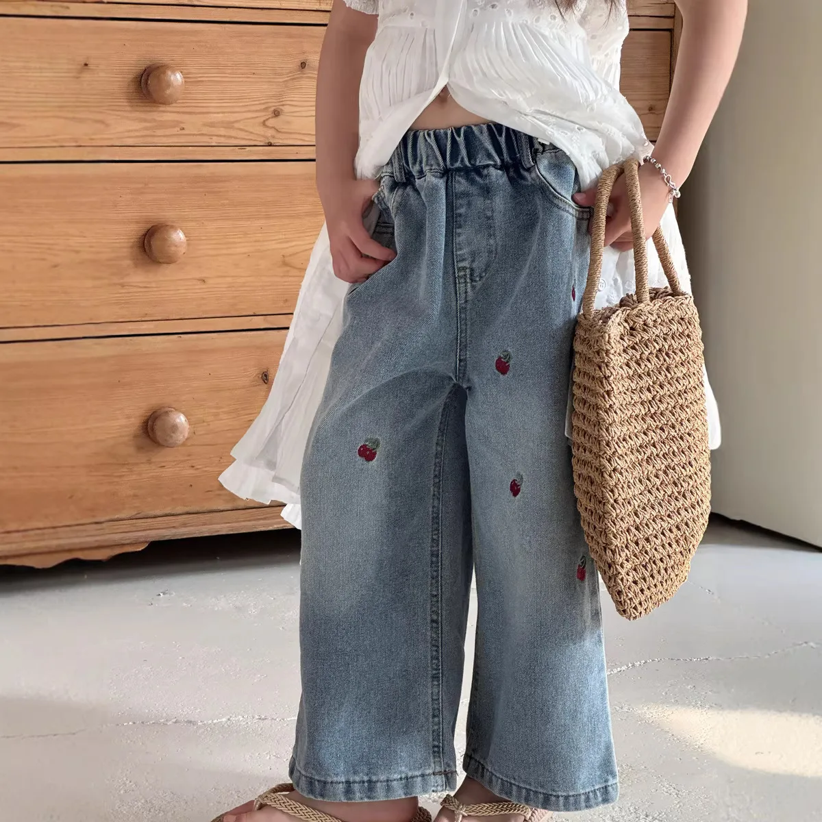 

Spring Summer New Girls Cherry Embroidered Casual All Match Jeans 2026 Children Clothing Girls Fashion Loose Wide Leg Jeans