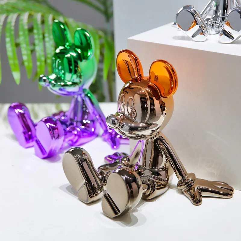 Figuras de Anime de Disney, postura sentada, estatua de Mickey, modelo de resina, adornos de mesa para sala de estar, estatuilla de Animal de Mickey Mouse de dibujos animados