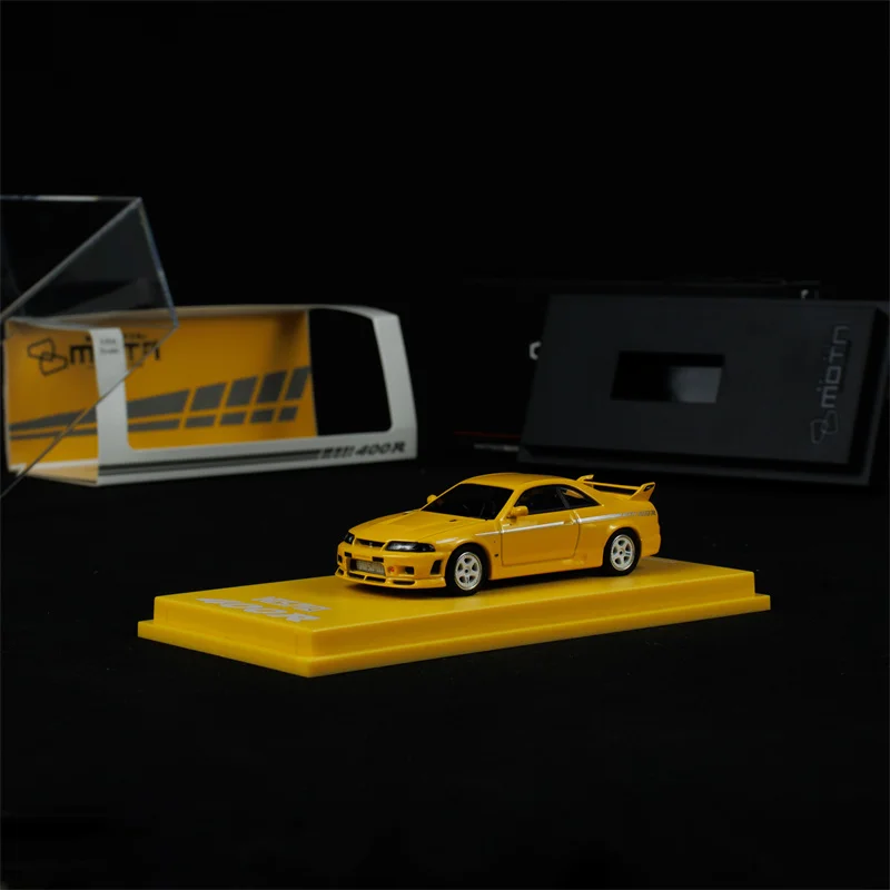 **Pre-Order** Kyosho 1:64 Nismo 400R MOTN LED yellow Car in the Book Diecast Model Car