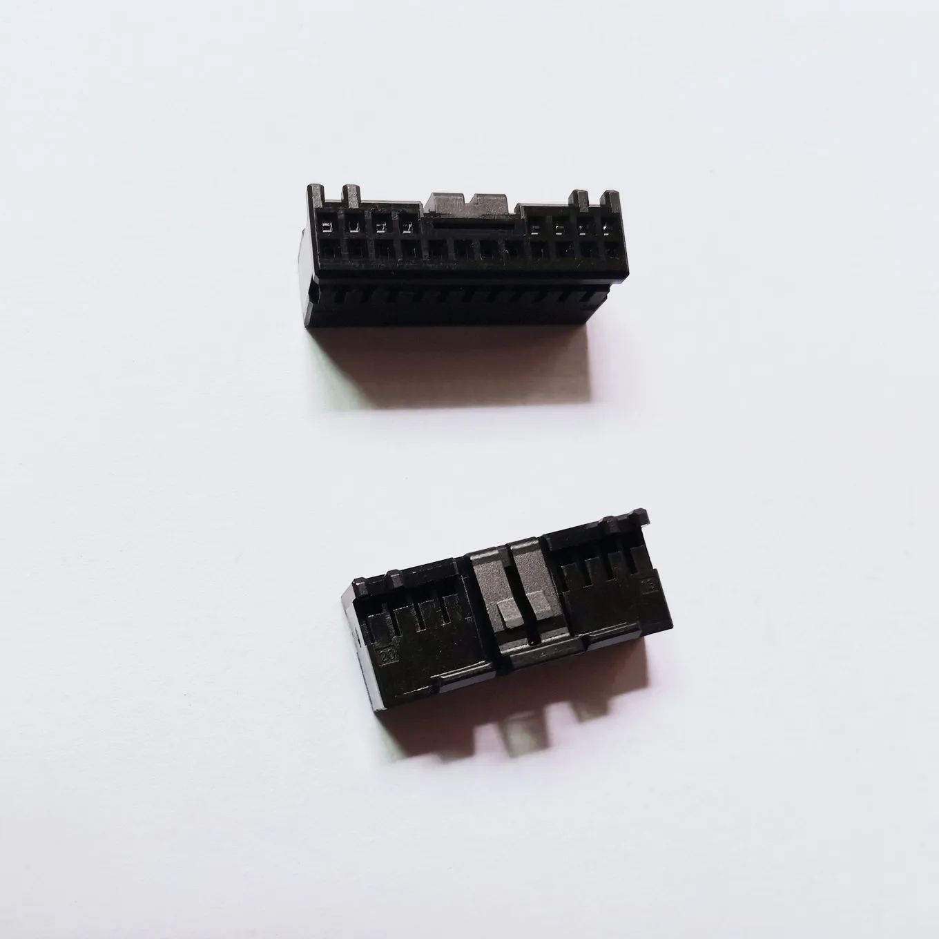 Original new 100% connector rubber shell GT8E-20DS-HU 2mm 20pin