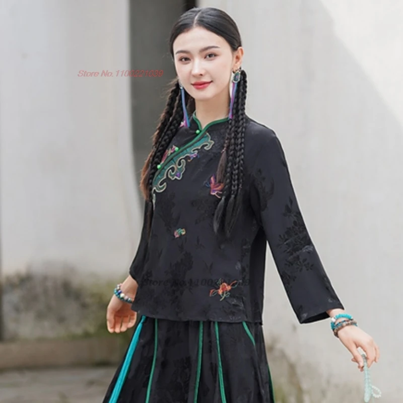 2025, verbesserte chinesische Bluse mit Stehkragen, nationale Blumenstickerei, Satin-Jacquard-Bluse, traditionelle Hanfu-Tops, Qipao-Bluse