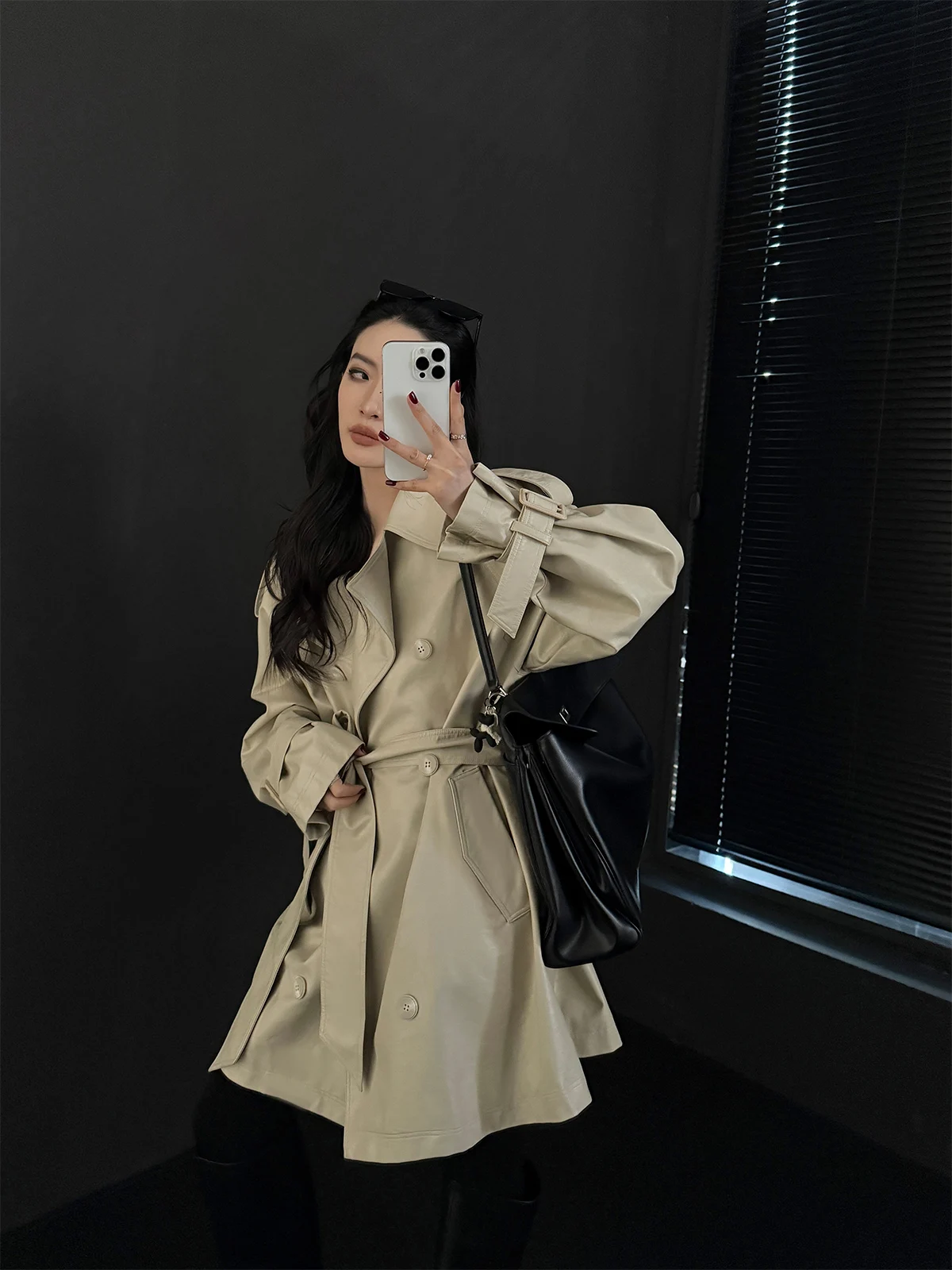 เสื้อแจ็คเก็ตหนังสีดำ เสื้อโค้ทยาวสำหรับผู้หญิง แบบลำลอง กระดุมสองแถว หนัง PU แฟชั่นฤดูใบไม้ผลิและฤดูใบไม้ร่วง คุณภาพสูง PAPERLLL