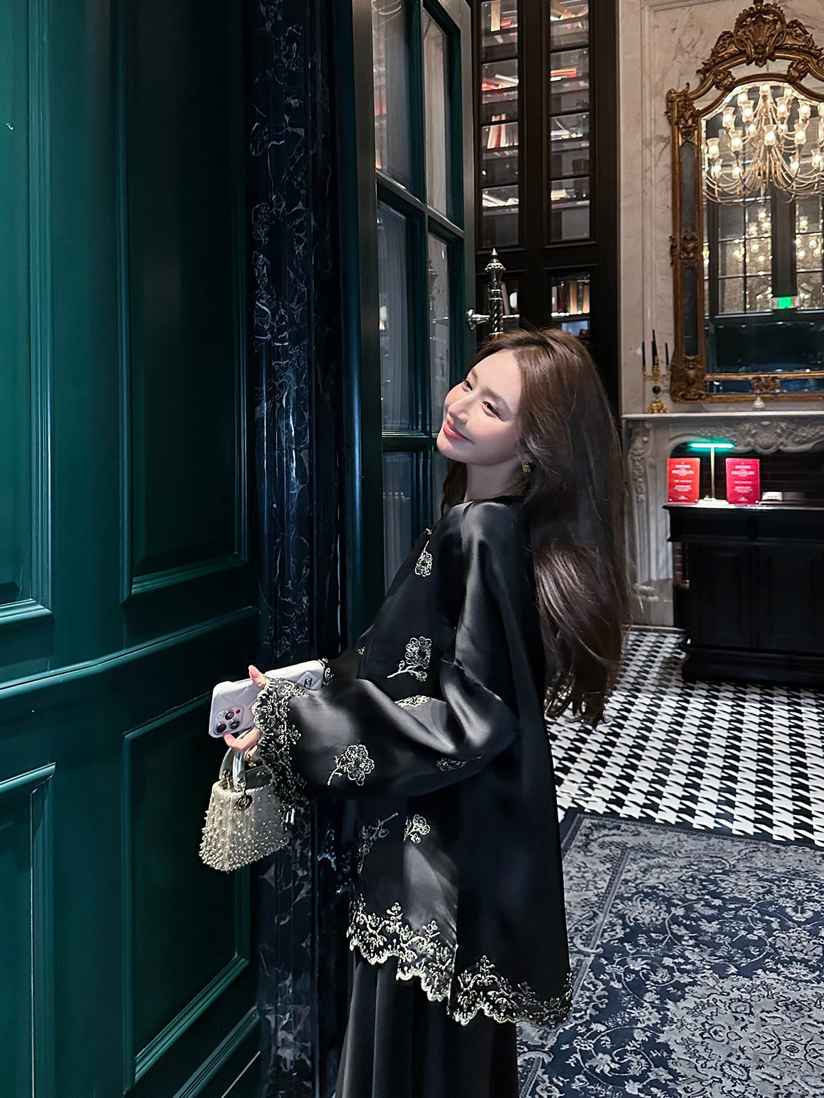 

Новая женская летняя свободная элегантная шелковая блузка с кружевными вставками и защитой от солнца, на пуговицах, с круглым вырезом