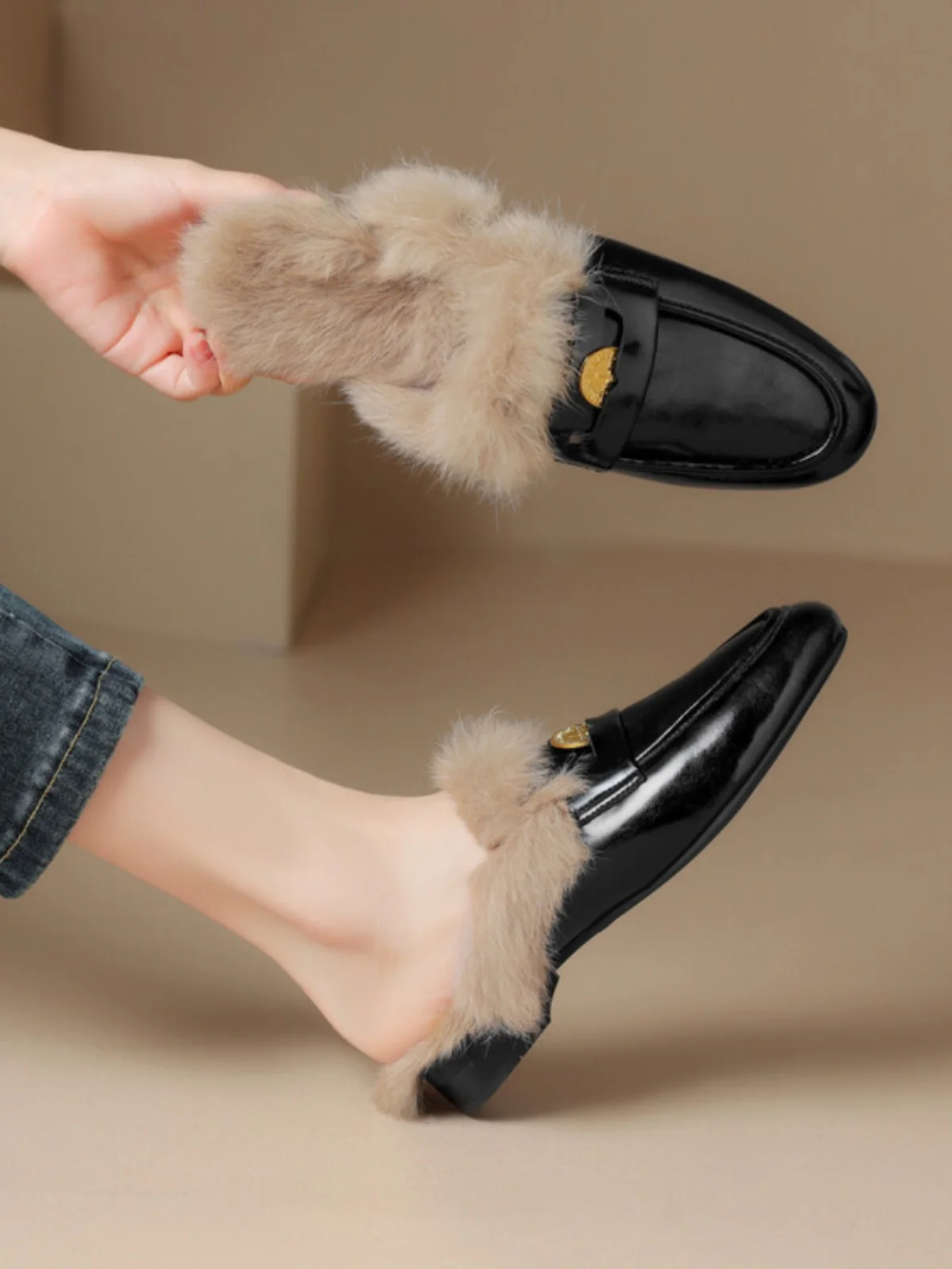 ciabatte-slip-on-pelose-da-donna-abbigliamento-da-esterno-per-interni-autunno-inverno-zoccoli-piatti-con-botte-ovali-pantofole-foderate-in-lana-calda