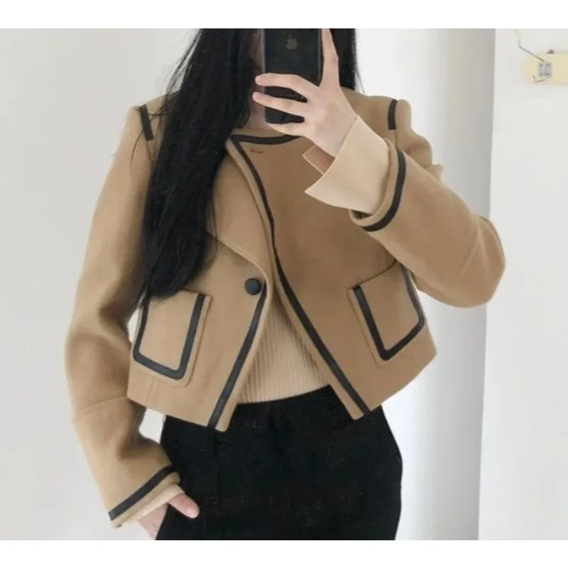 

High-end Unique Short Coat for Women in Autumn and Winter