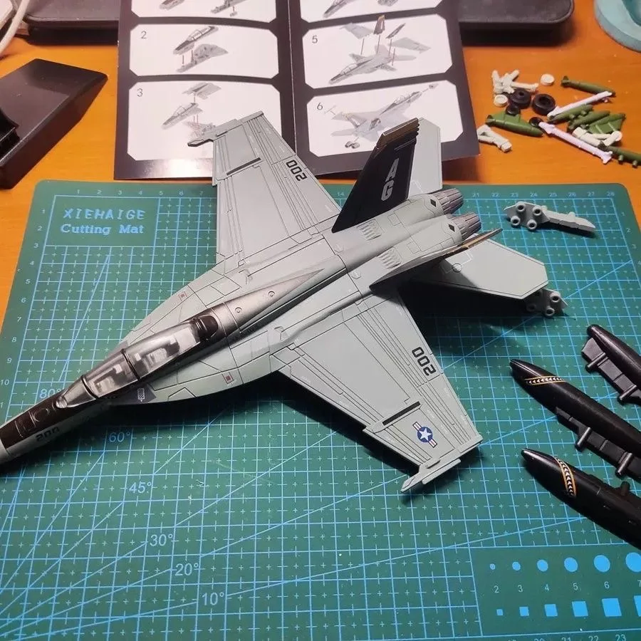 Масштаб 1:72 Реплика F18 F-18 VF103 Grumman Tomcat Super Hornet F/A-18F Сборочный истребитель Американский самолет Военная модель игрушки Подарочный дисплей