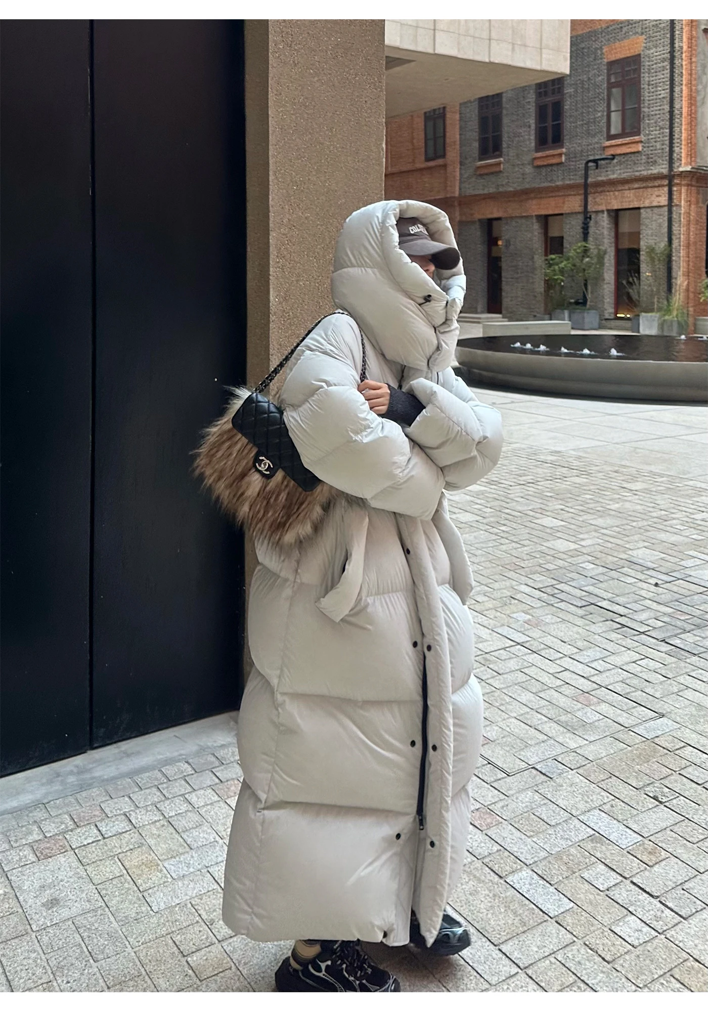 High-end Advanced Warm Extra Long Down Jacket Over The Knee 2026 New Winter Thickened Large Hooded Cotton Jacket for Women