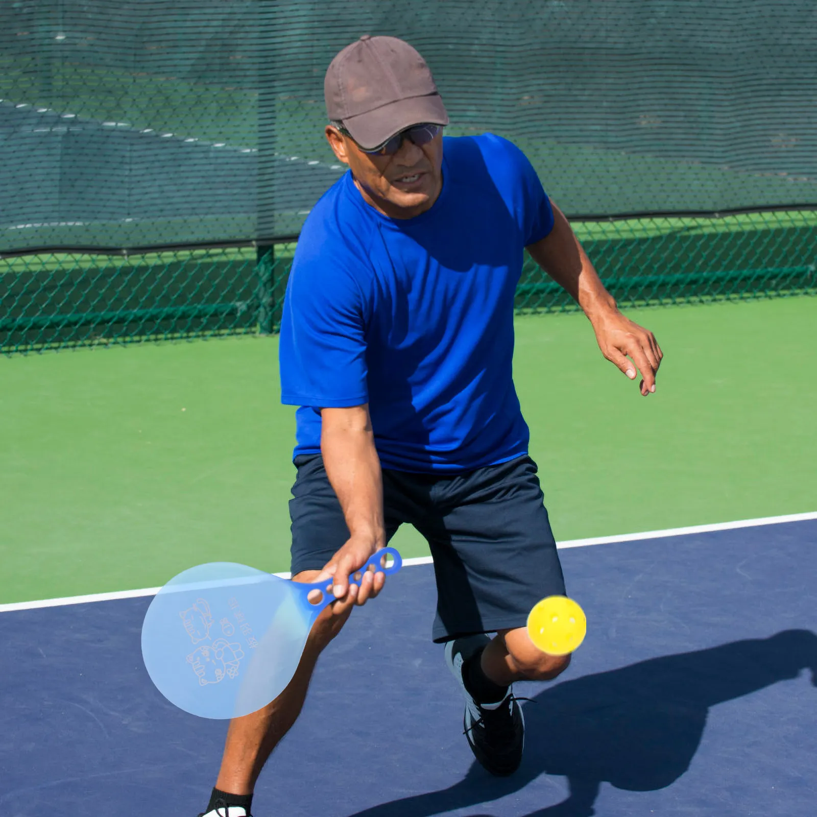

1 пара ракеток для бадминтона с противоскользящей ручкой, яркие цвета, долговечные пластиковые ракетки для молодежи, для пляжных игр, портативные ракетки для игры в паддлболл