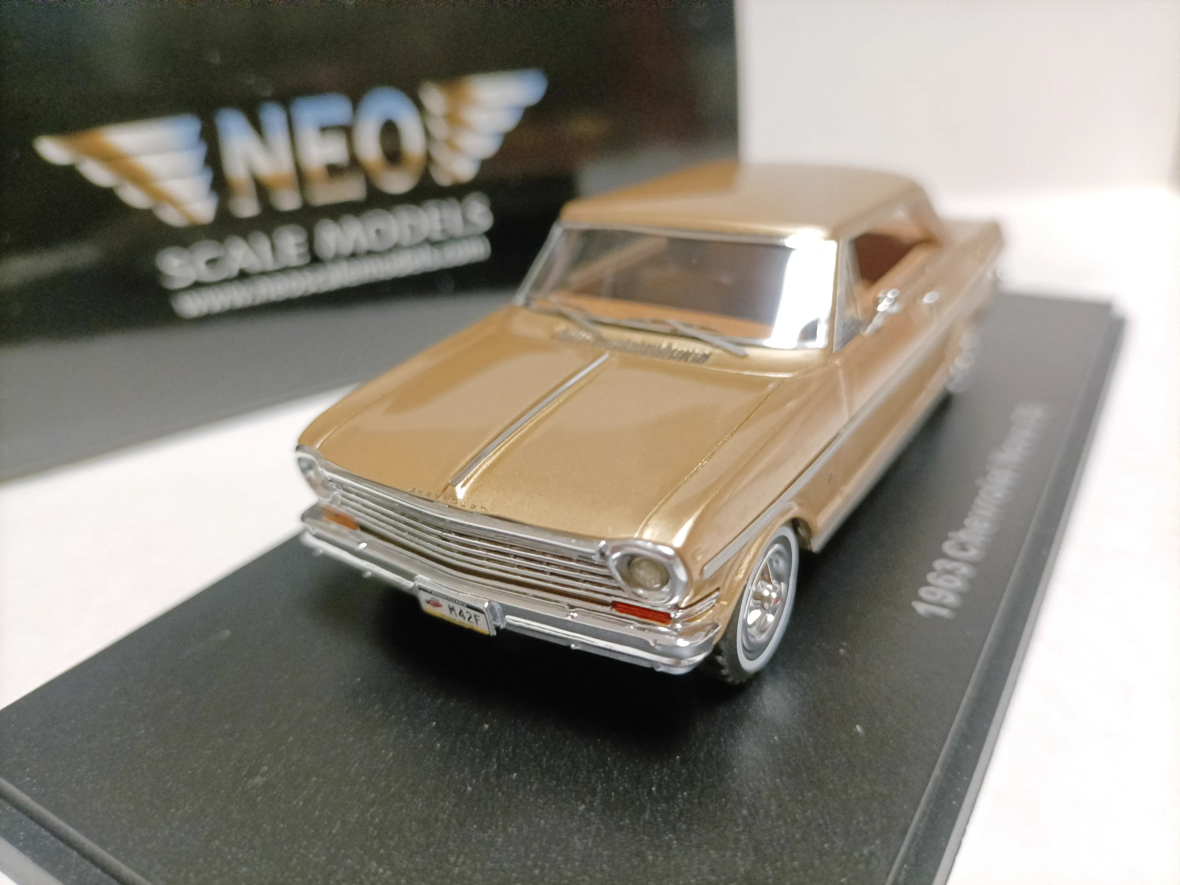 

Винтажная модель автомобиля NEO 1:43 Nova SS 1963, ограниченная серия, металлическая статическая модель автомобиля из смолы, игрушка в подарок