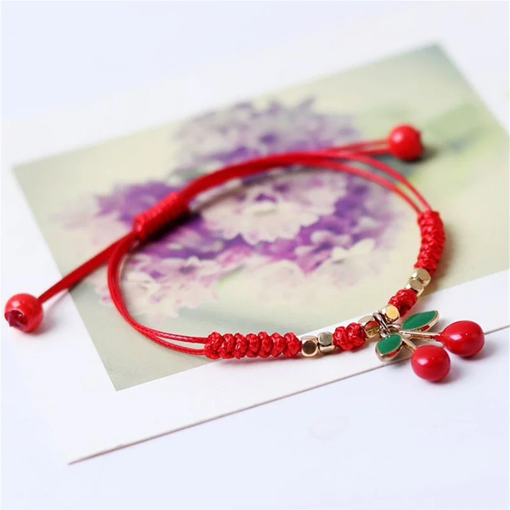 Pulseras de cereza y fresa tejidas a mano, joyería de amistad de cuerda roja bonita para niñas, accesorios colgantes de fruta dulce, regalos de moda