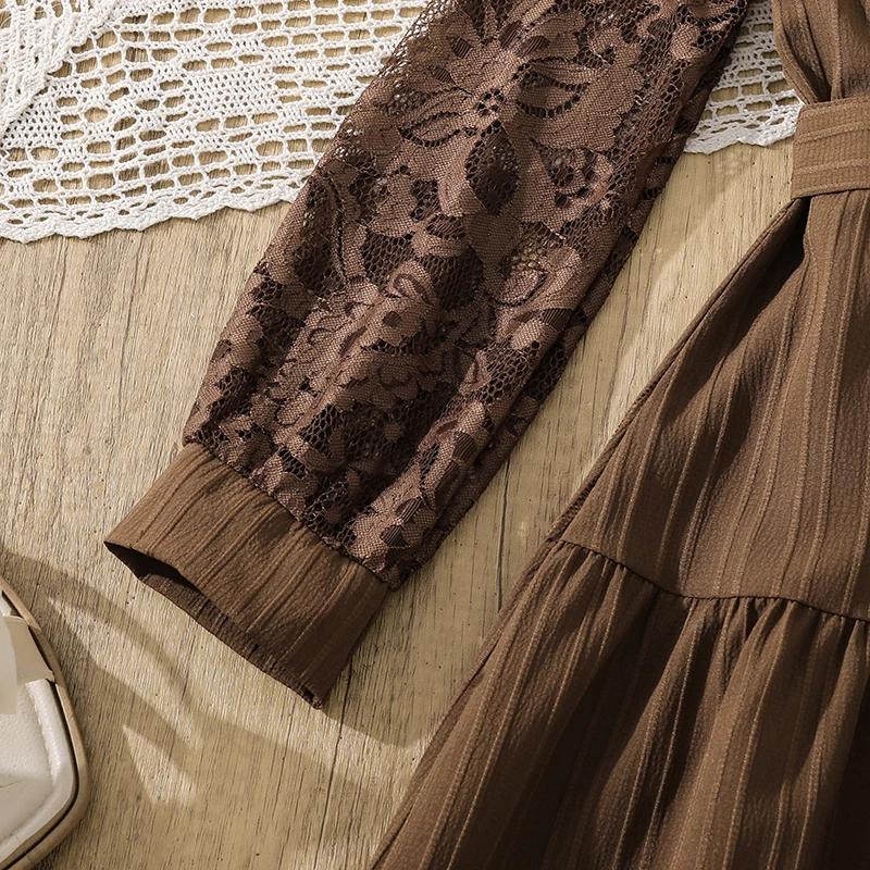 Braunes, strukturiertes Kleid für Teenager-Mädchen, volle Spitzenärmel, Spitzenbesatz am Saum, Gürtel, Swing-Kleid mit langen Ärmeln, lässiges Frühlingsoutfit – Detail 6