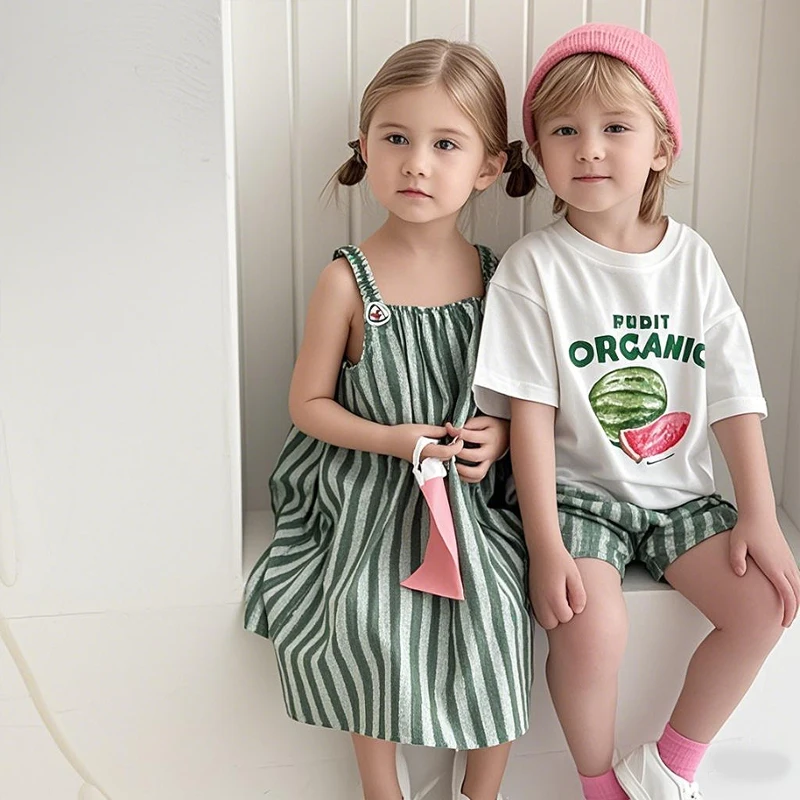 

Одежда для брата и сестры от 1 до 10 лет, платье с подтяжками в зеленую полоску для девочек, футболка с рисунком арбуза для мальчиков, шорты, комплект одежды из 2 предметов