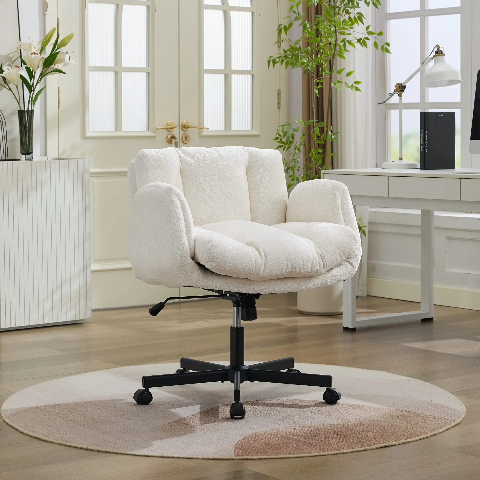 Chaise de bureau pivotante moderne en chenille, chaise de travail réglable en hauteur avec accoudoirs multi-positions convertibles, chaise de bureau confortable à double coussin pour la maison, le bureau, la salle de bain et le salon, crème/beige, DE5028BG