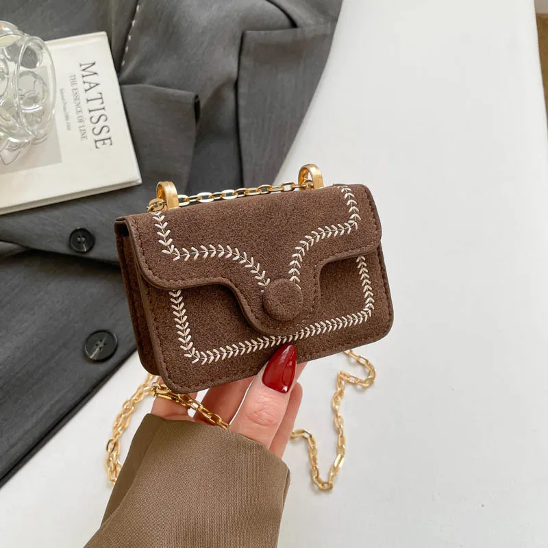 

Новая модная сумка через плечо с вышивкой для женщин, мини-квадратная сумка на плечо с цепочкой, простой нишевый дизайн, женские сумки через плечо